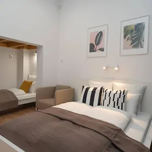  Appartement Located, 150 M2 5 Bedrooms Apt.,